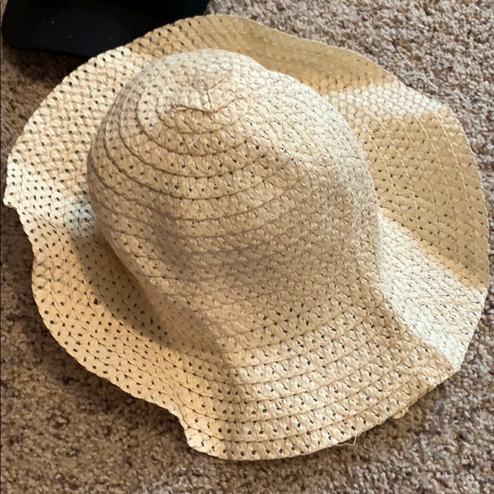 Straw beach hat